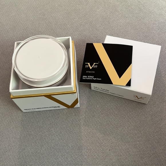 Versace Night Cream 1969 Total Hydration Night Cream 50 ml Italia - Picture 2 of 7